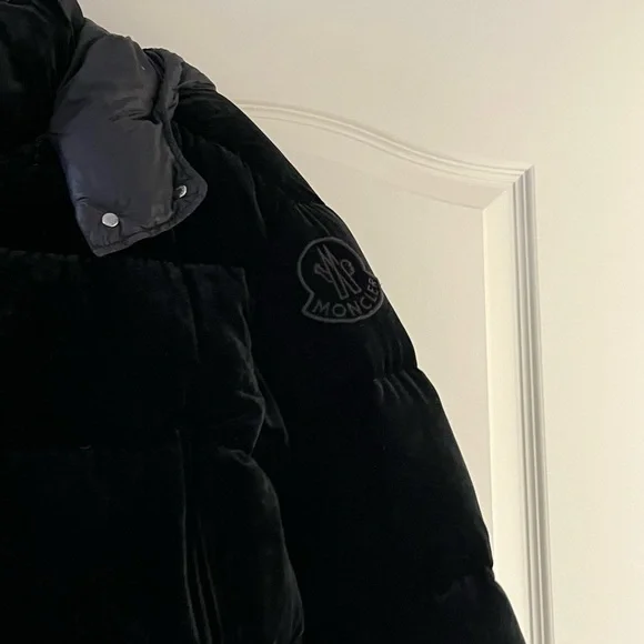 MONCLER
Black Down Velvet Daos Jacket - Picture 10 of 17